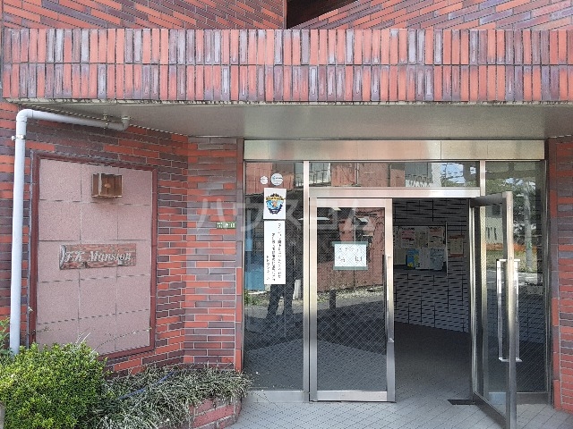 27/30 エントランス