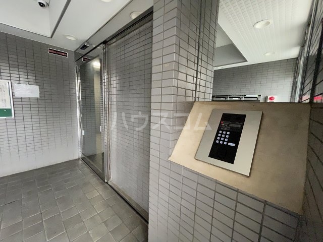 22/26 エントランス