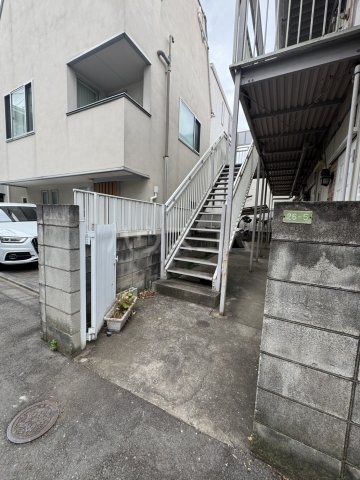 22/23 エントランス