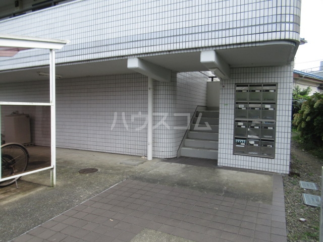 23/29 エントランス