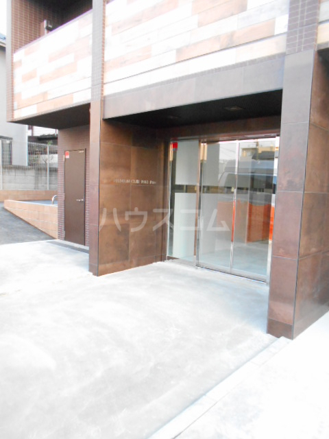 26/30 エントランス