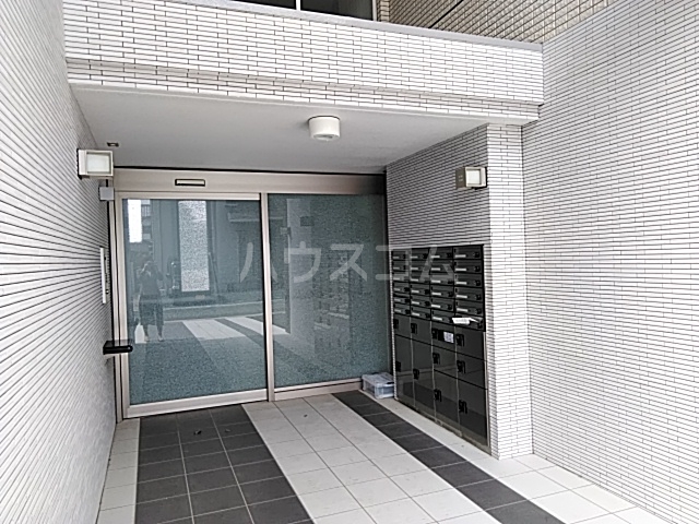 23/26 エントランス