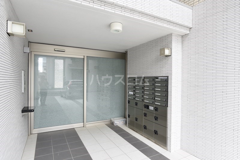 16/19 エントランス