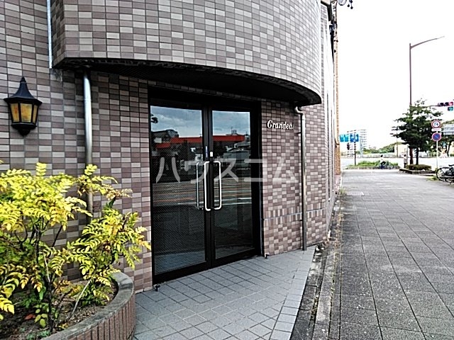 21/25 エントランス