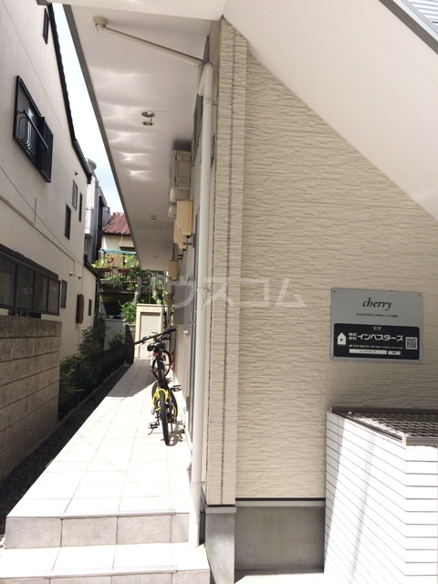 22/30 エントランス