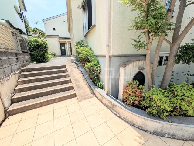 22/26 エントランス