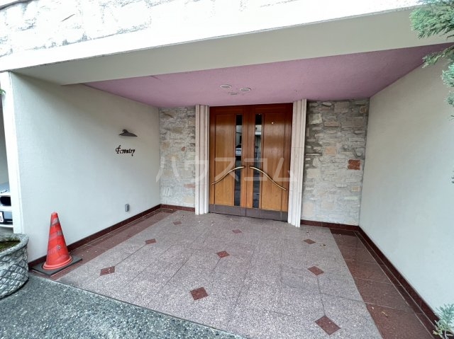 22/28 エントランス