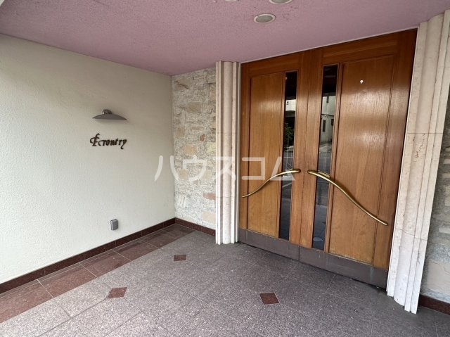 13/22 エントランス