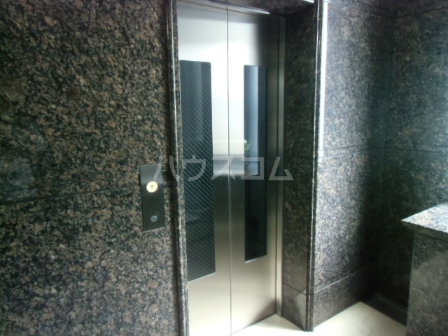 22/23 エントランス