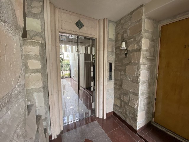 27/30 エントランス