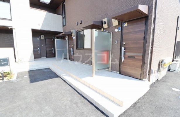 16/27 エントランス