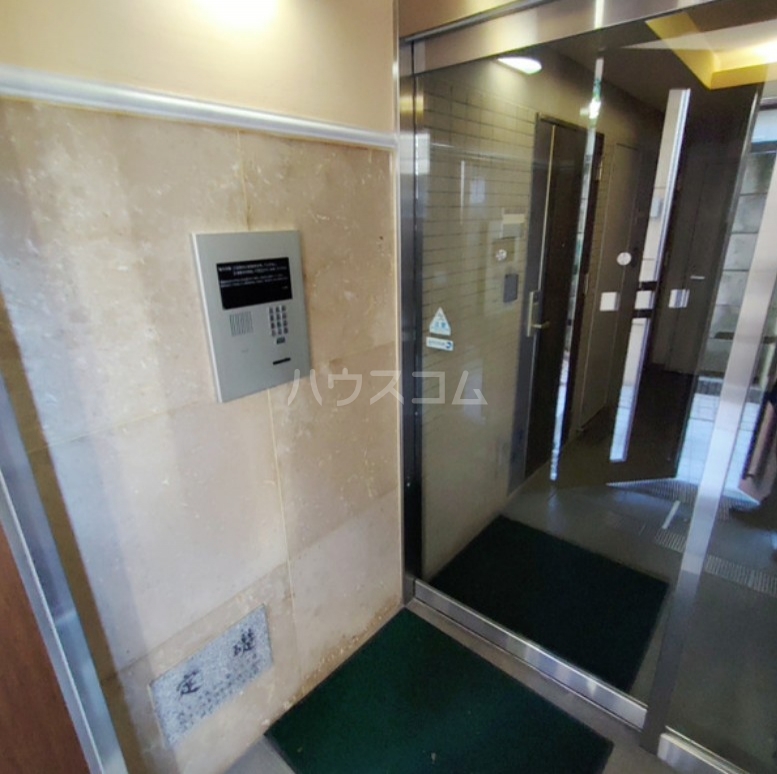 13/14 エントランス