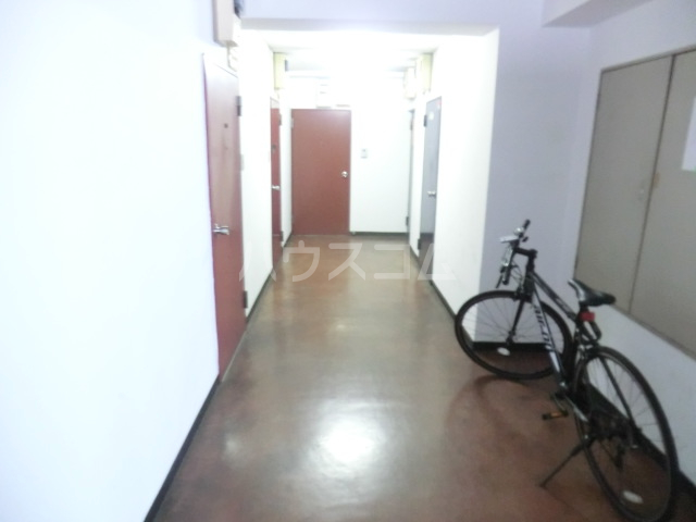 28/30 エントランス