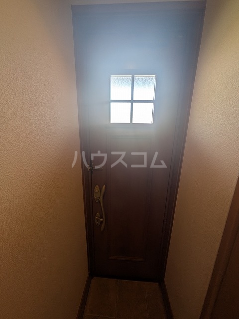16/30 玄関