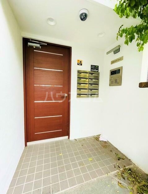 27/29 エントランス