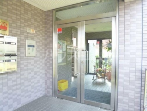 16/17 エントランス