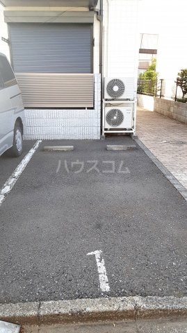 23/26 駐車場