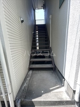 20/21 エントランス