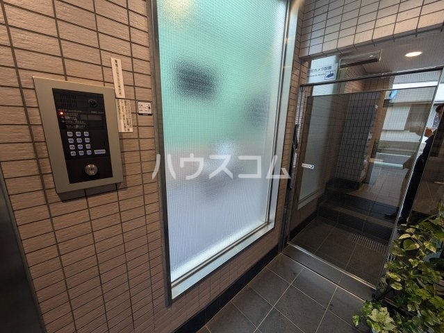 16/20 エントランス