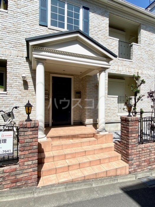 15/23 エントランス