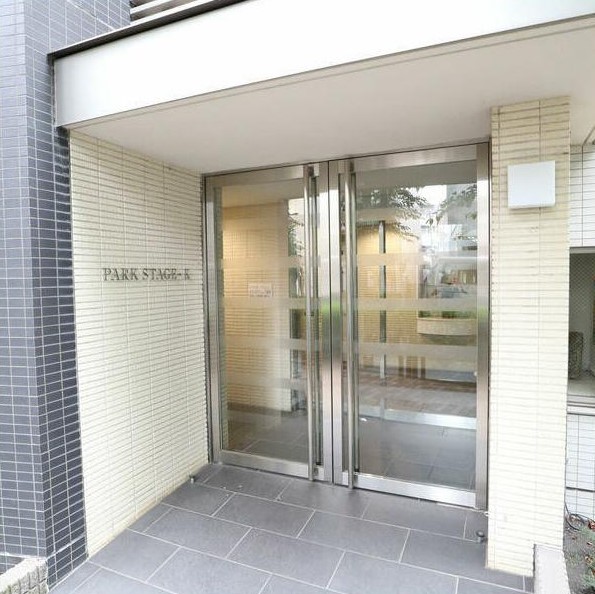 16/20 エントランス