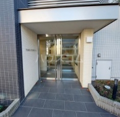 16/19 エントランス