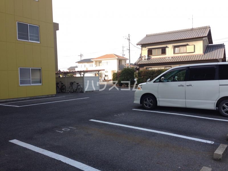18/28 駐車場