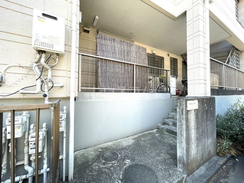 16/25 エントランス