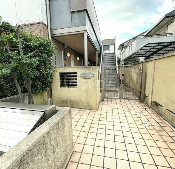 15/23 エントランス