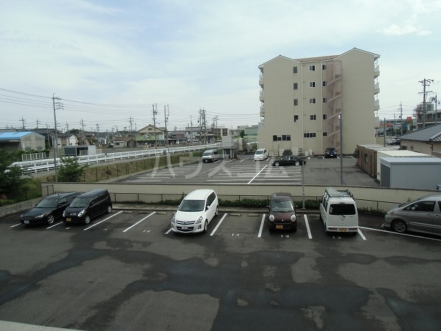 22/30 駐車場