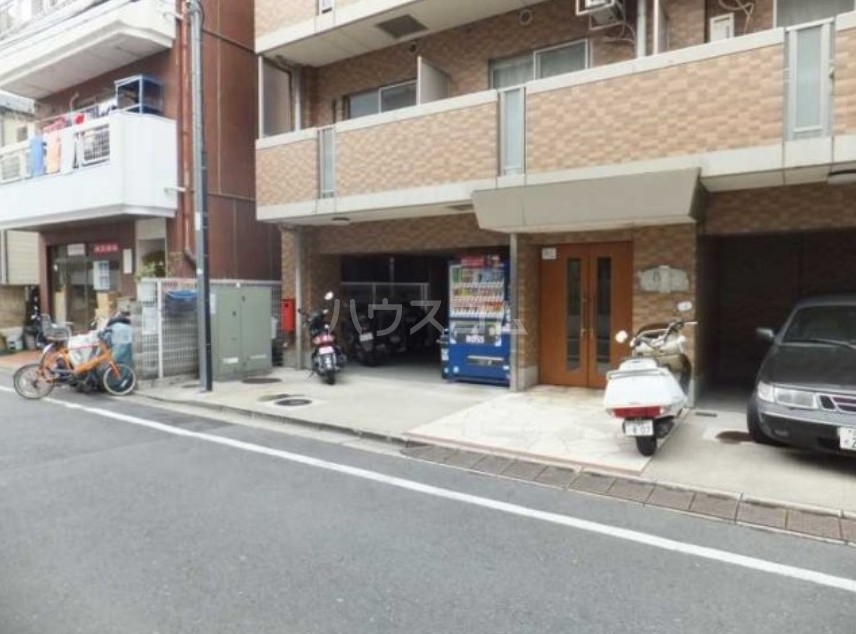 18/25 エントランス