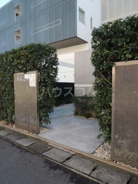 27/30 エントランス