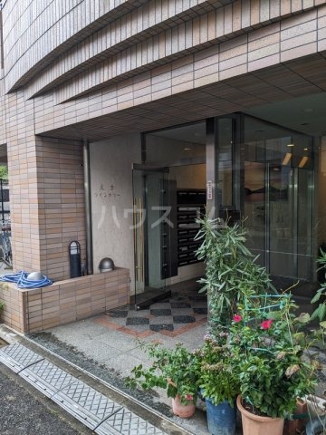 26/30 エントランス