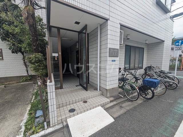 28/30 エントランス