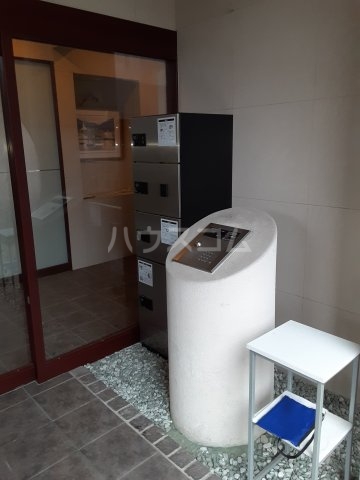 22/27 エントランス