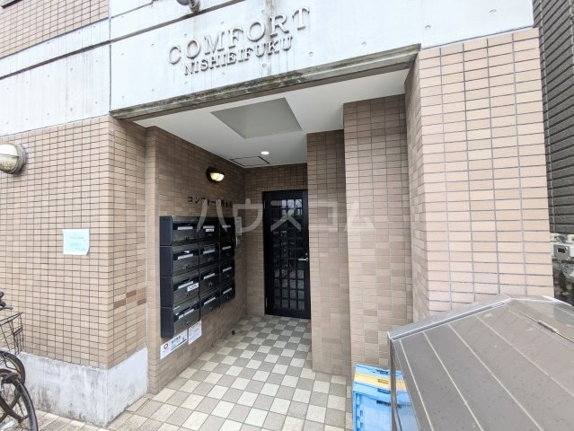 23/29 エントランス