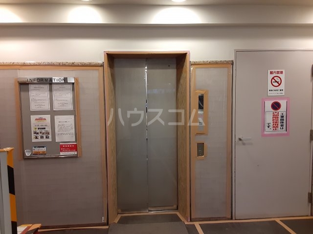 27/30 エントランス