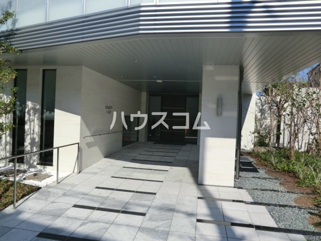 25/30 エントランス