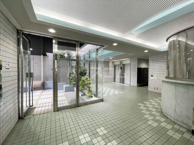 23/30 エントランス