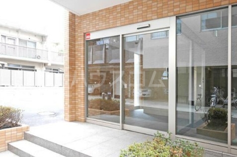 16/25 エントランス