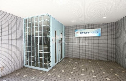 16/20 エントランス