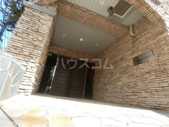 18/28 エントランス