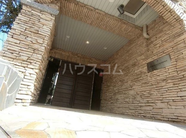 19/30 エントランス