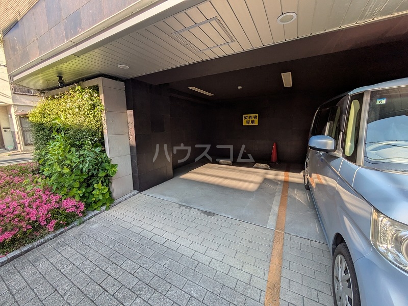 23/27 駐車場