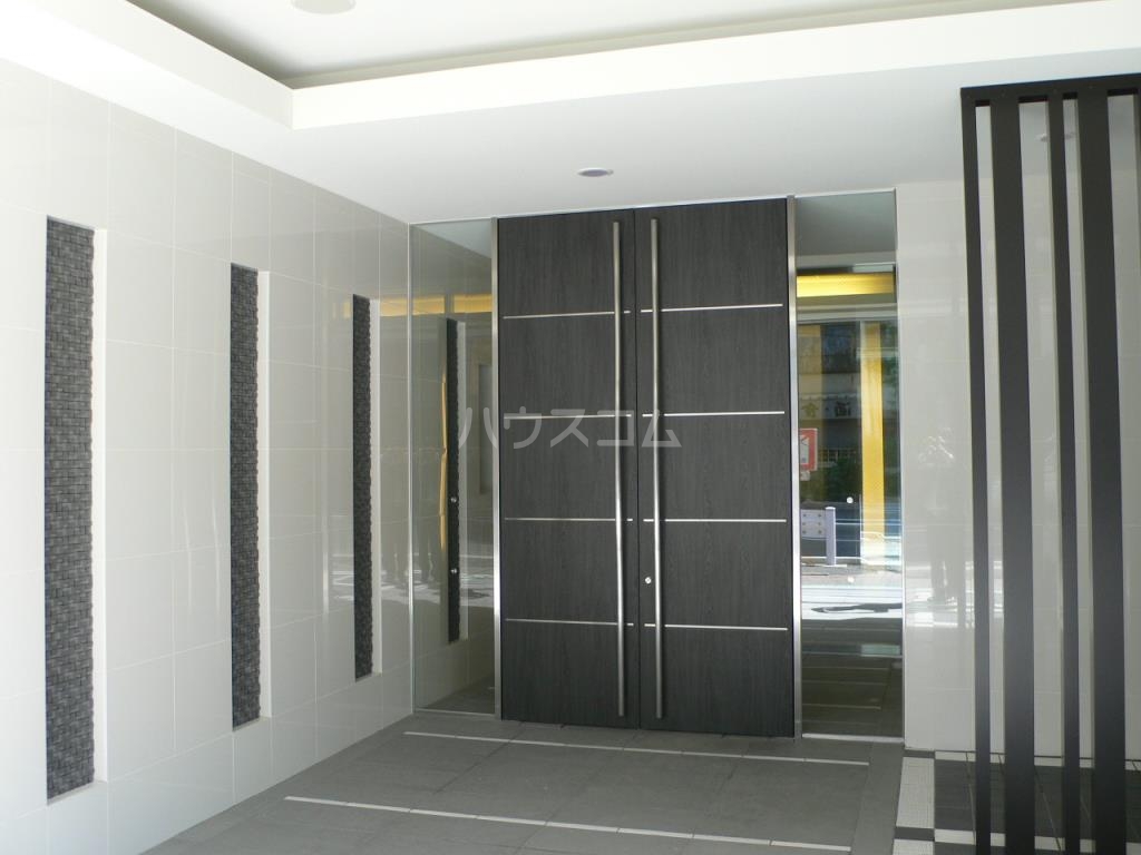 13/19 エントランス