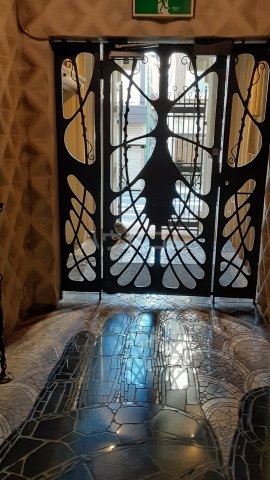 18/19 エントランス