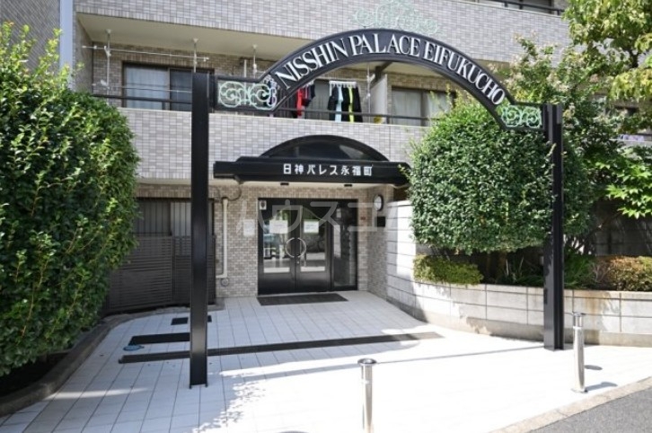 18/28 エントランス