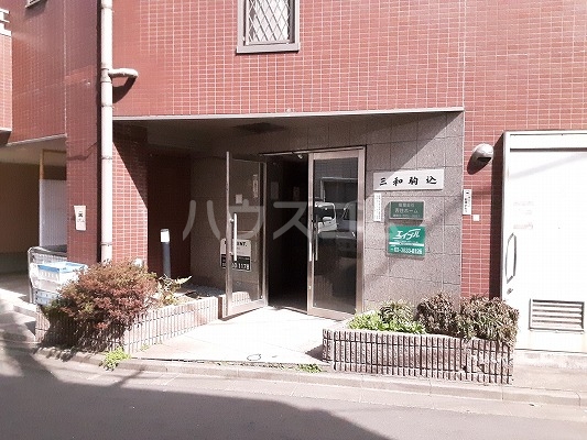 22/28 エントランス