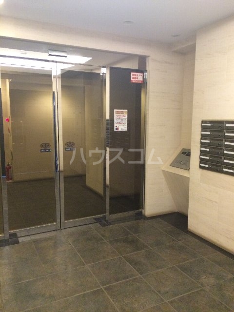 25/26 エントランス