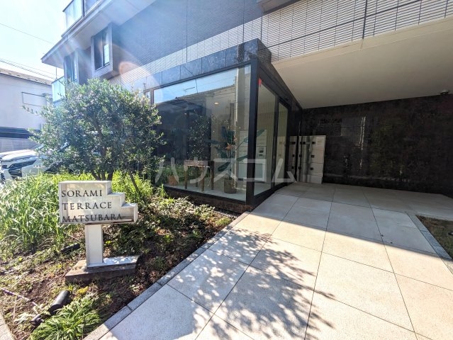 25/26 エントランス